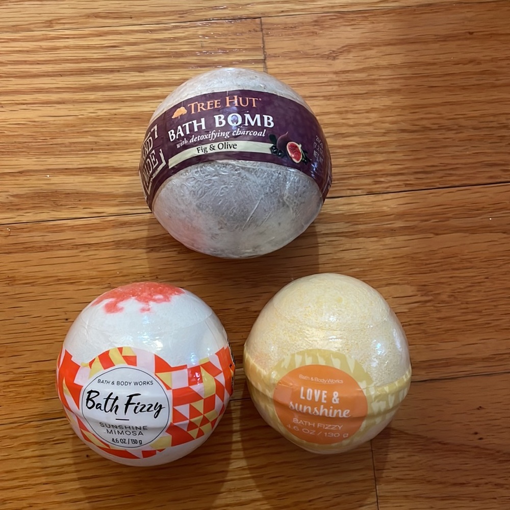 3 total 1 Tree Hut Bath Bomb and 2 Bath and Body Works Pumpkin Bath Bomb Frizzy